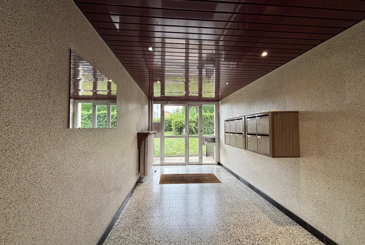 Appartement T4 à Saint-Étienne proche Stade Geoffroy Guichard avec parking et cave 