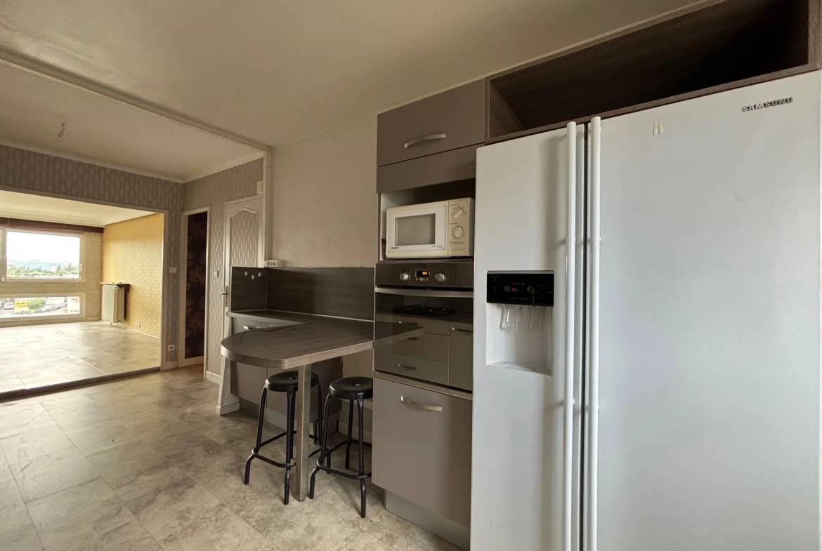 Appartement T4 à Saint-Étienne proche Stade Geoffroy Guichard avec parking et cave 