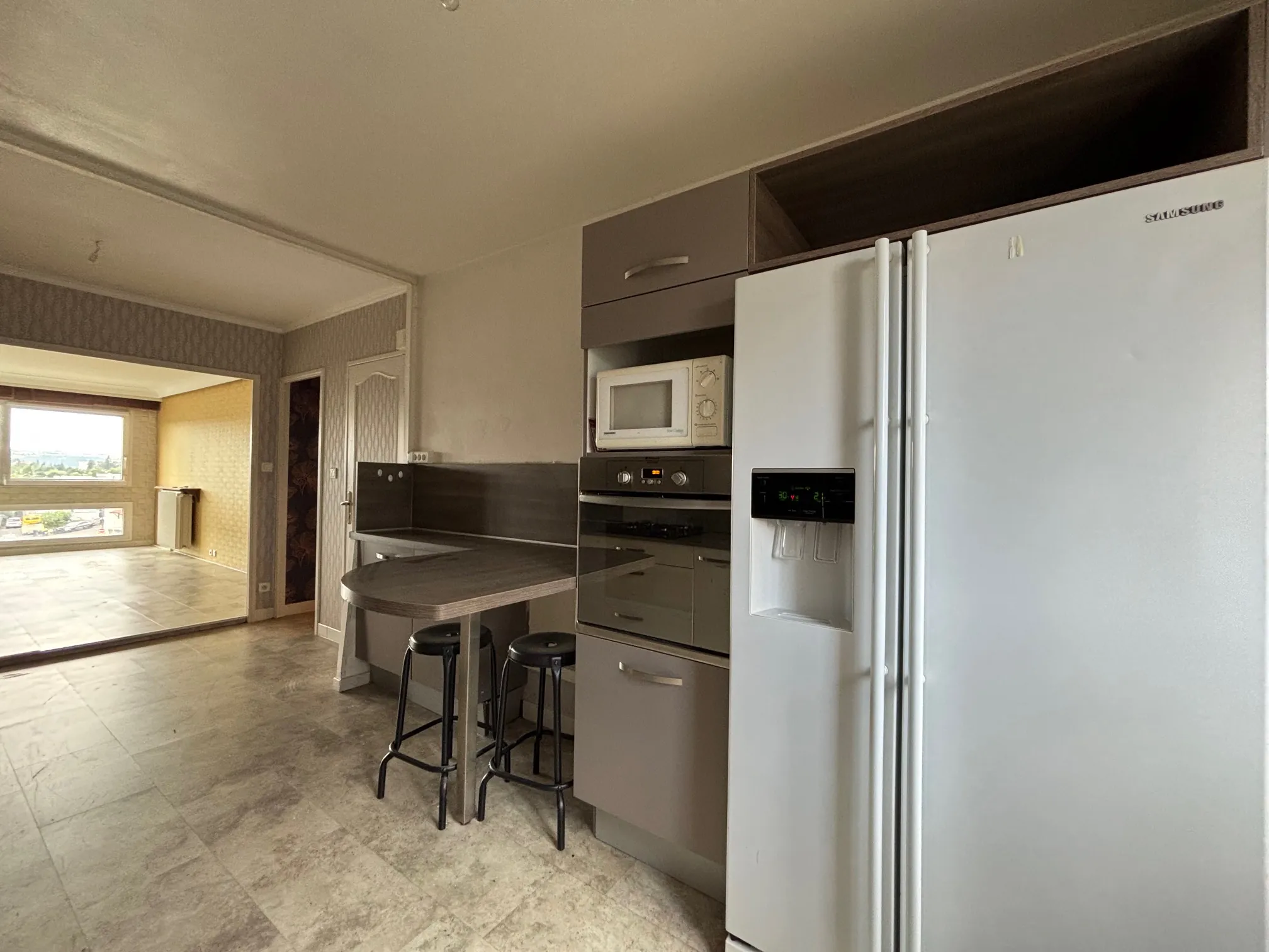 Appartement T4 à Saint-Étienne proche Stade Geoffroy Guichard avec parking et cave 