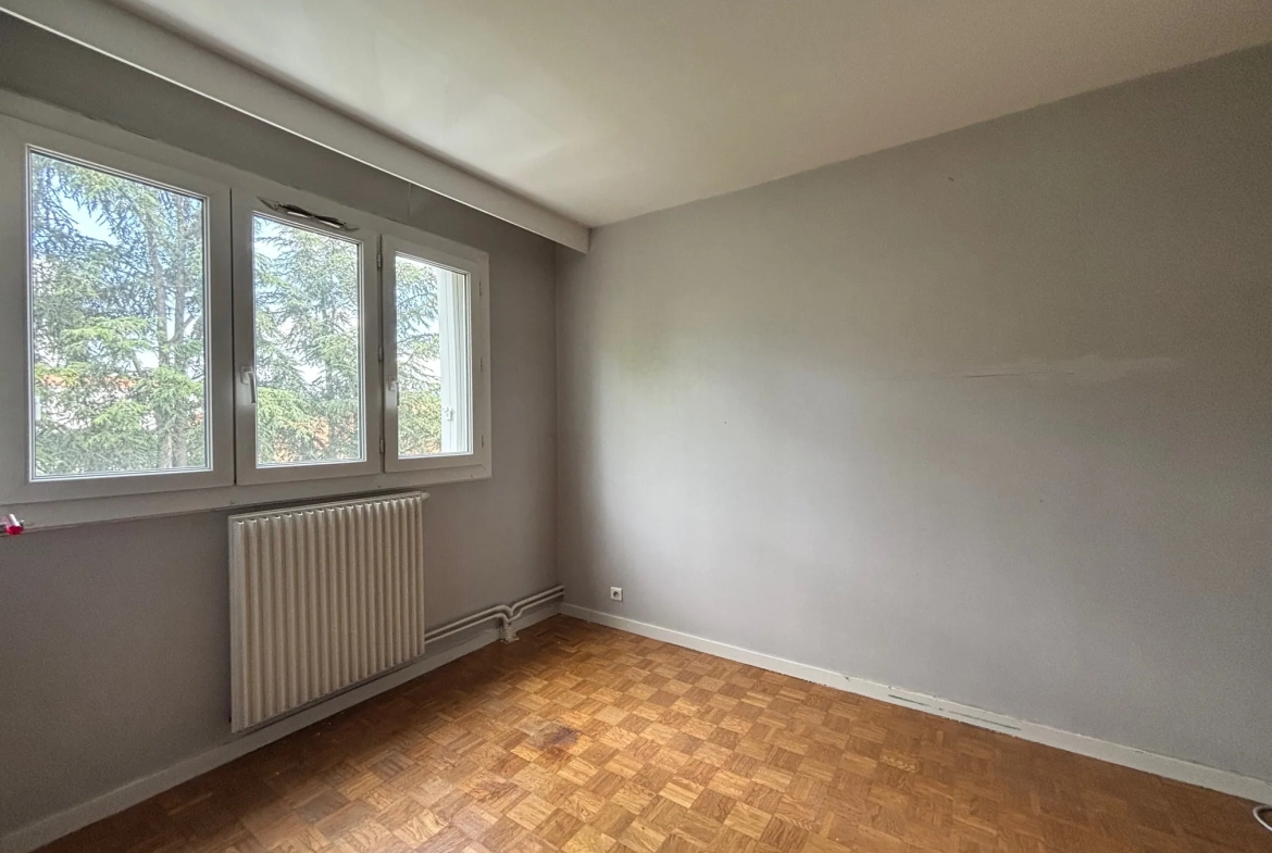 Appartement T4 à Saint-Étienne proche Stade Geoffroy Guichard avec parking et cave 
