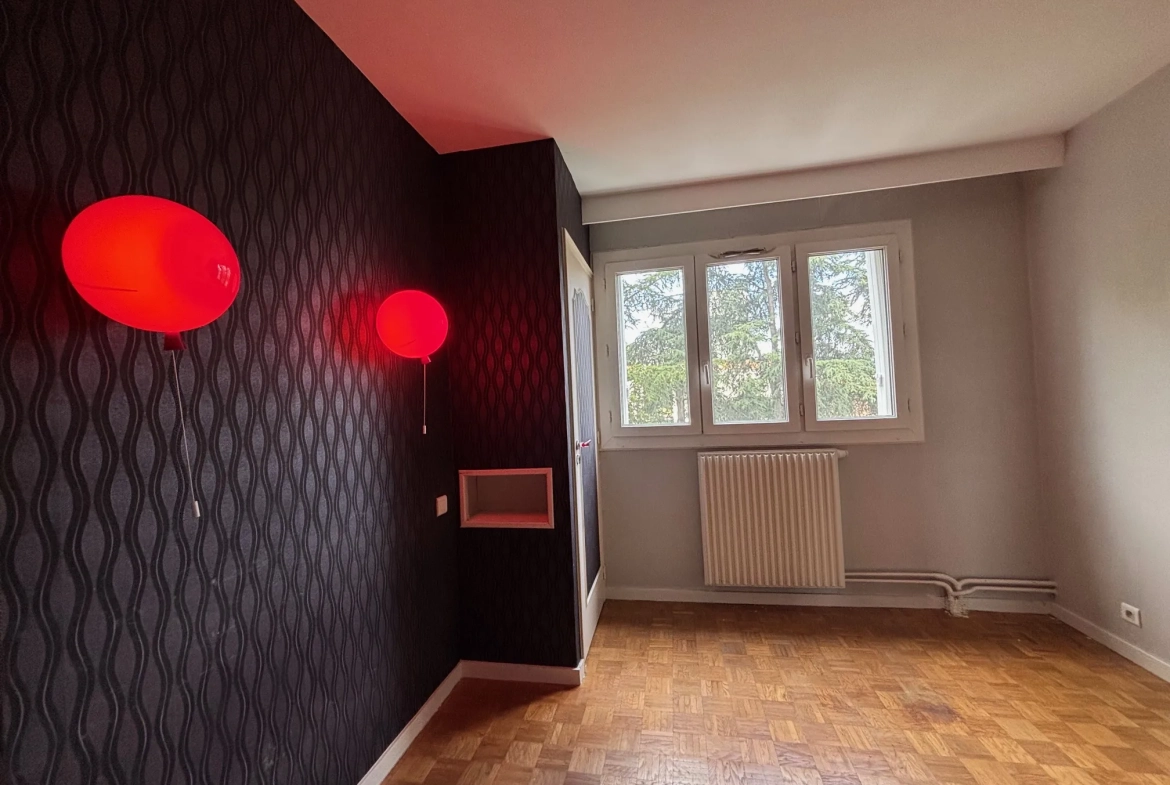 Appartement T4 à Saint-Étienne proche Stade Geoffroy Guichard avec parking et cave 