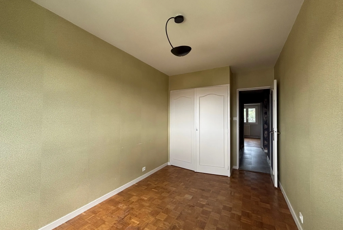 Appartement T4 à Saint-Étienne proche Stade Geoffroy Guichard avec parking et cave 