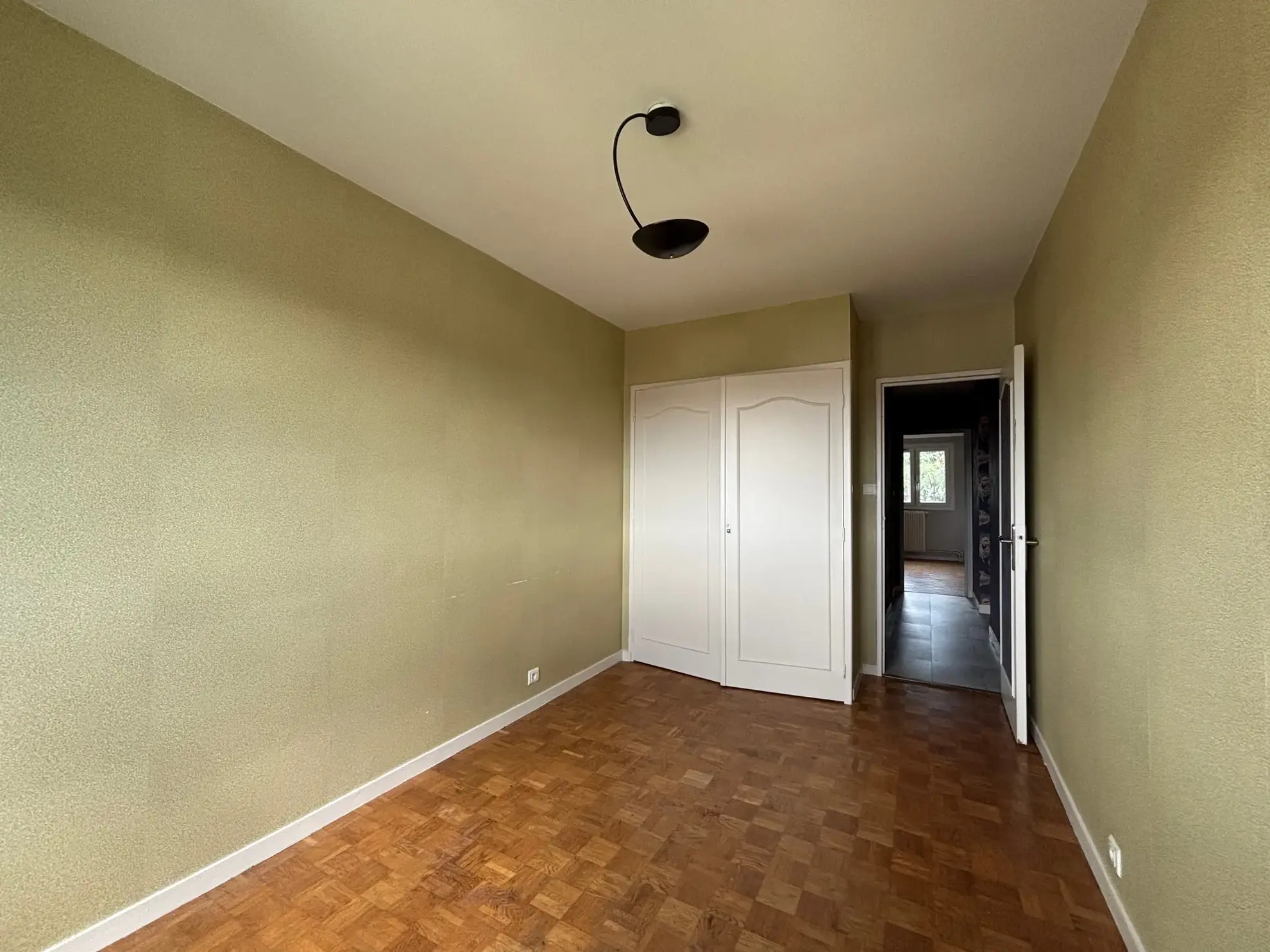 Appartement T4 à Saint-Étienne proche Stade Geoffroy Guichard avec parking et cave 