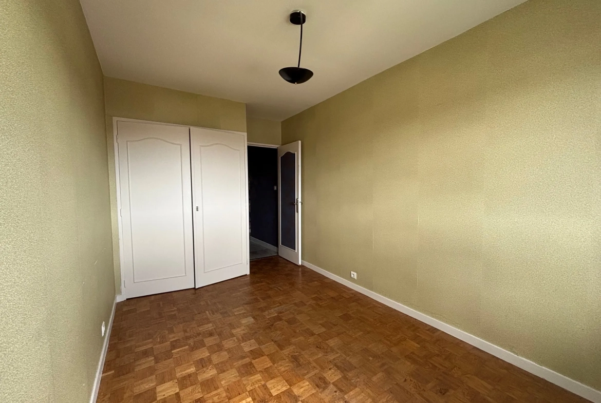 Appartement T4 à Saint-Étienne proche Stade Geoffroy Guichard avec parking et cave 