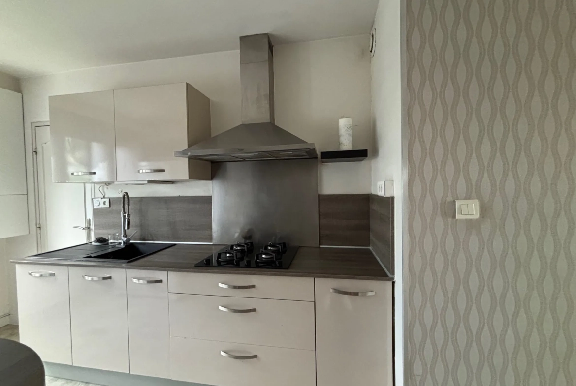 Appartement T4 à Saint-Étienne proche Stade Geoffroy Guichard avec parking et cave 
