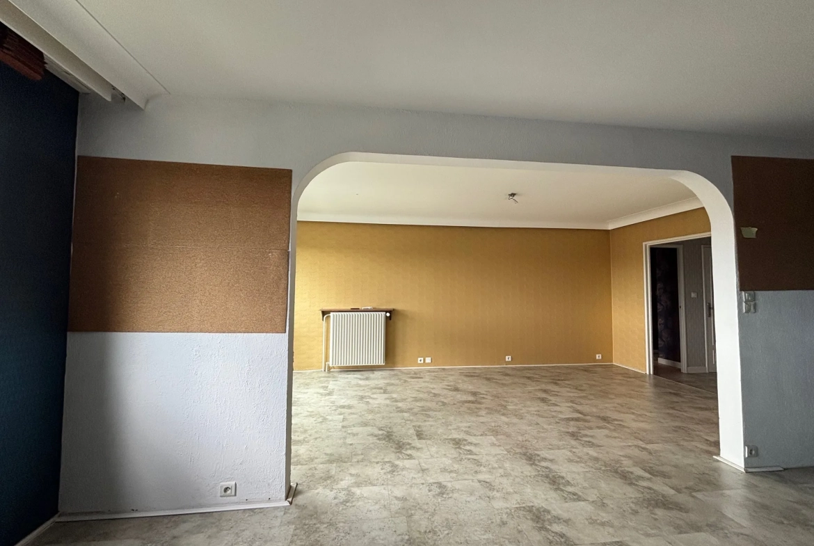 Appartement T4 à Saint-Étienne proche Stade Geoffroy Guichard avec parking et cave 