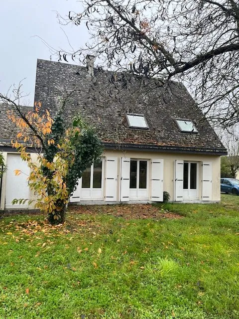 Maison individuelle 4 chambres à Restigné avec garage et jardin 