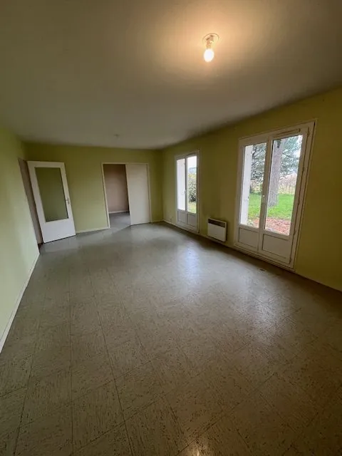 Maison individuelle 4 chambres à Restigné avec garage et jardin 