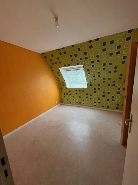 Maison individuelle 4 chambres à Restigné avec garage et jardin 