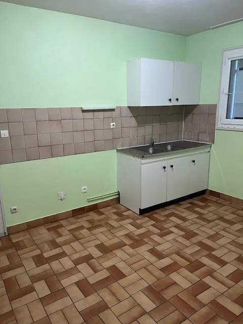 Maison individuelle 4 chambres à Restigné avec garage et jardin 