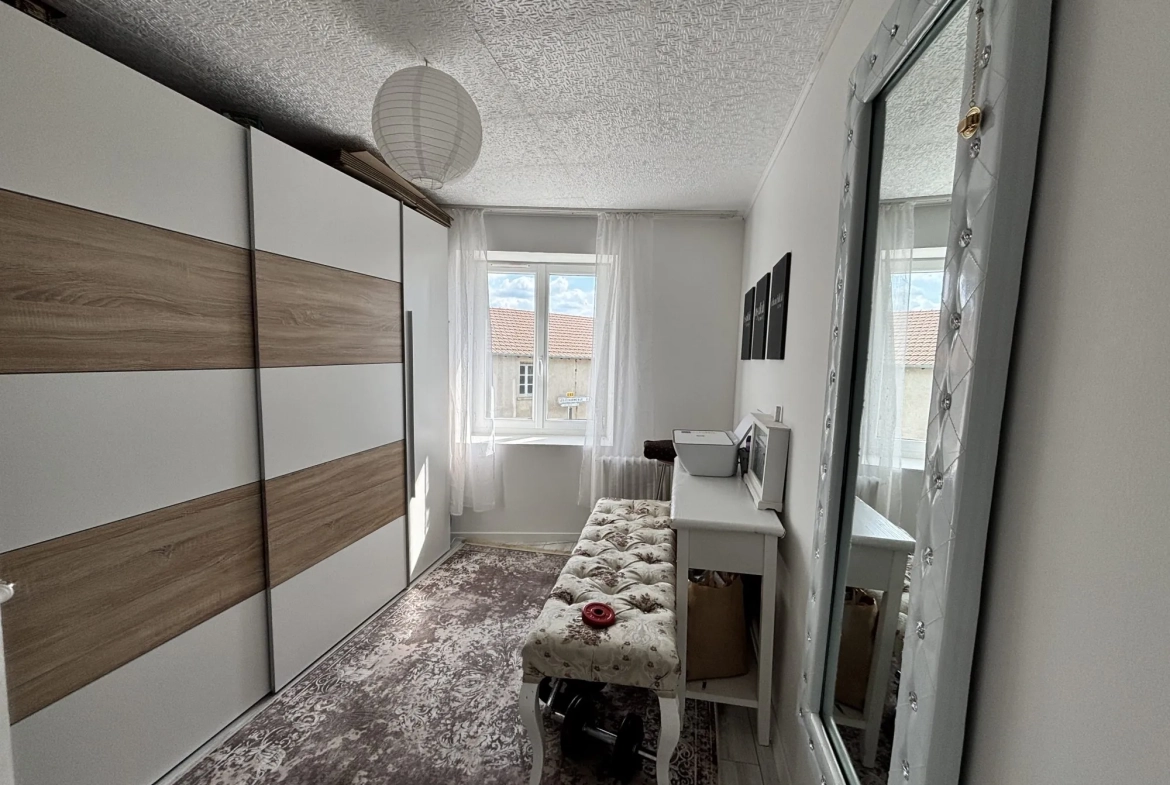 Maison de village rénovée avec grand garage et terrain à Propières (69) 