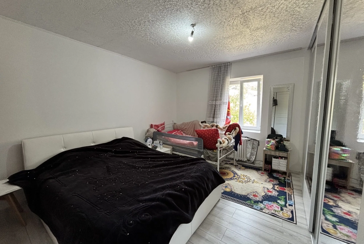 Maison de village rénovée avec grand garage et terrain à Propières (69) 