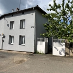 Maison de village rénovée avec grand garage et terrain à Propières (69)