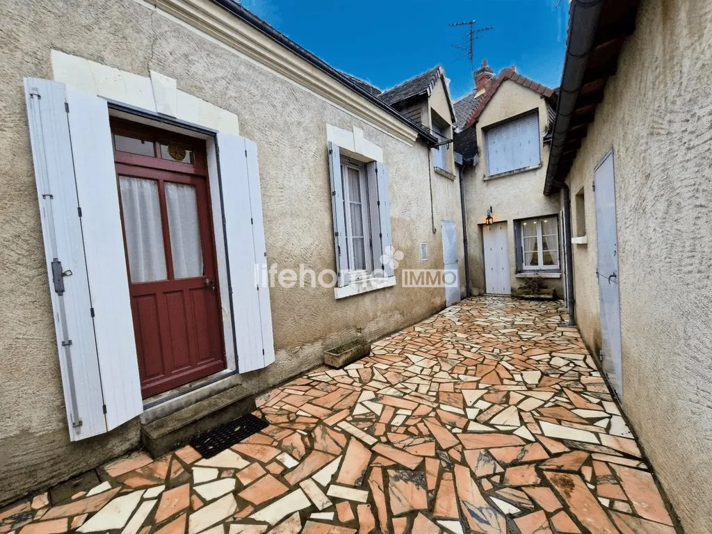 Maison avec T2 indépendant et cour à Châtillon-sur-Indre — Opportunité d'investissement 