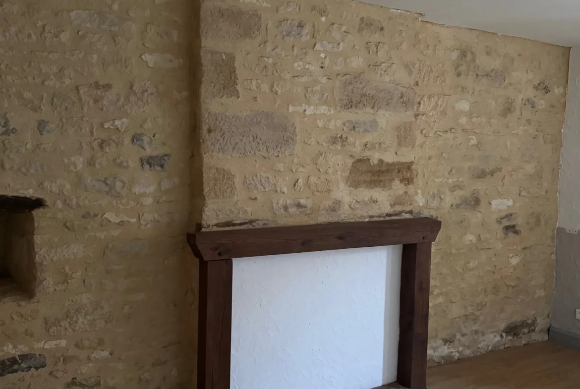 Rare maison en pierre avec dépendances et parcelle constructible à La Chapelle Aubareil 
