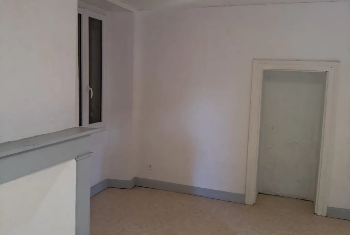 Rare maison en pierre avec dépendances et parcelle constructible à La Chapelle Aubareil 