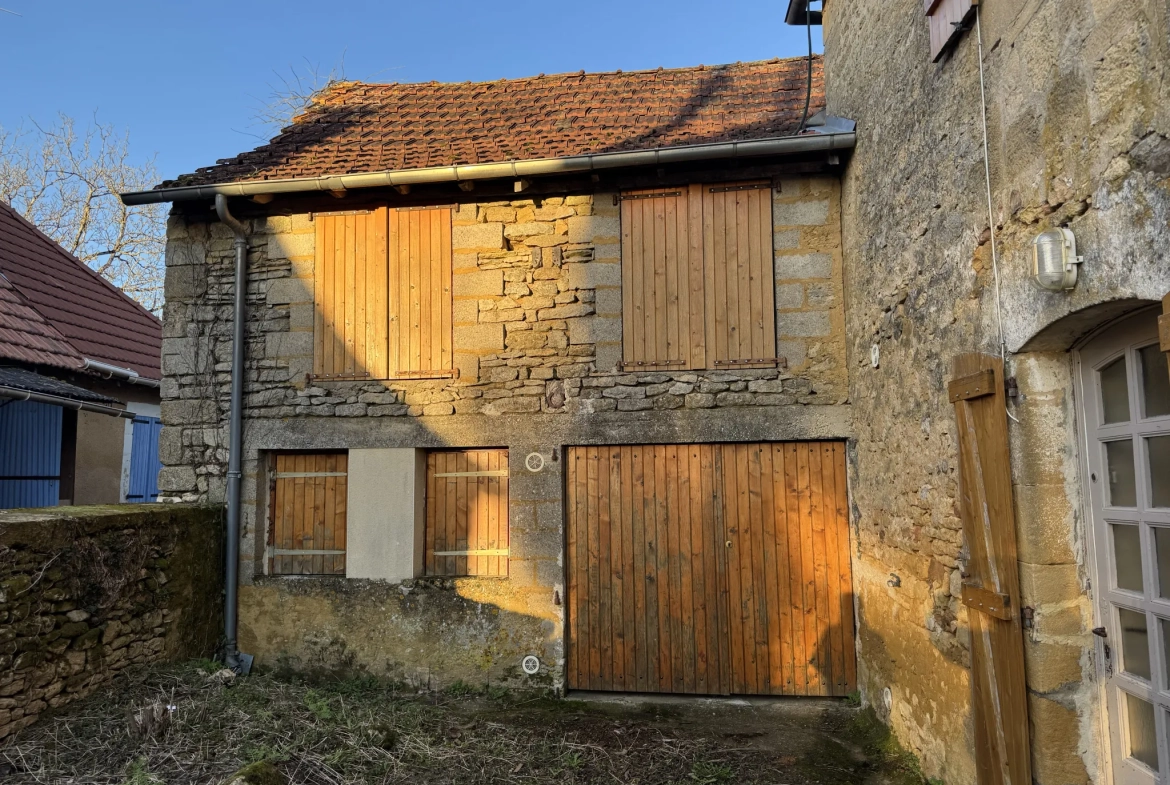 Rare maison en pierre avec dépendances et parcelle constructible à La Chapelle Aubareil 