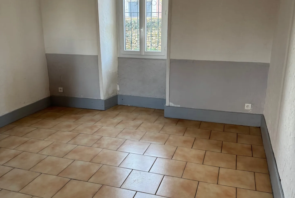 Rare maison en pierre avec dépendances et parcelle constructible à La Chapelle Aubareil 