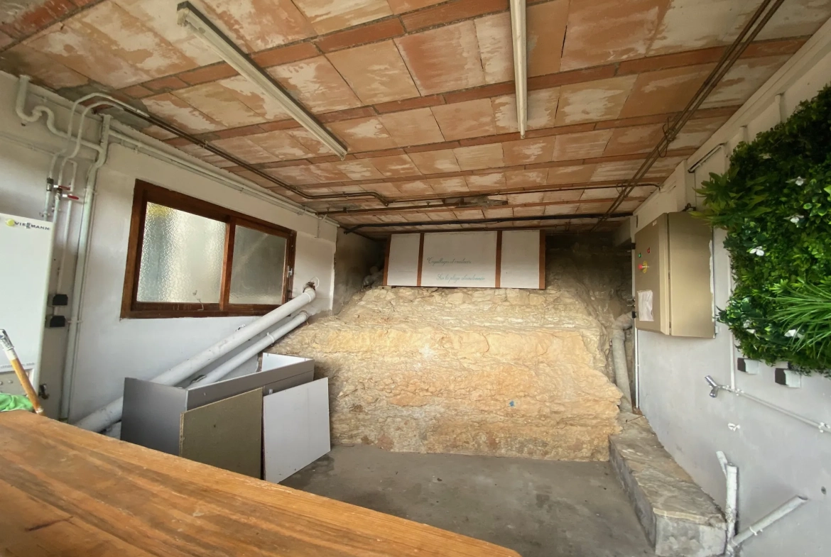 Appartement T3 à rénover avec jardin, chambres d'hôtes et vue vallée à Puy-l'Évêque 