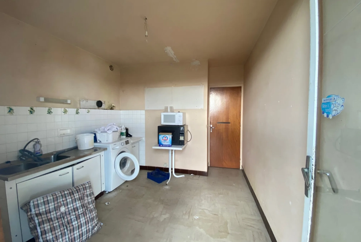 Appartement T3 à rénover avec jardin, chambres d'hôtes et vue vallée à Puy-l'Évêque 