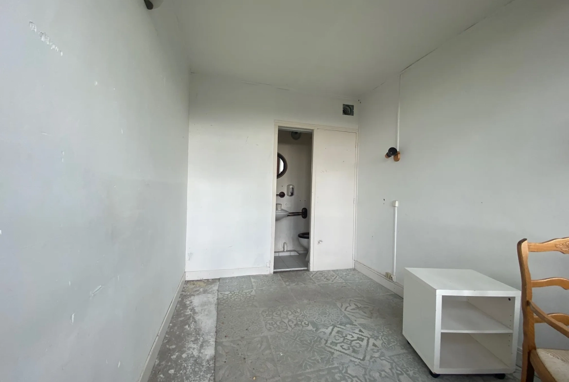 Appartement T3 à rénover avec jardin, chambres d'hôtes et vue vallée à Puy-l'Évêque 