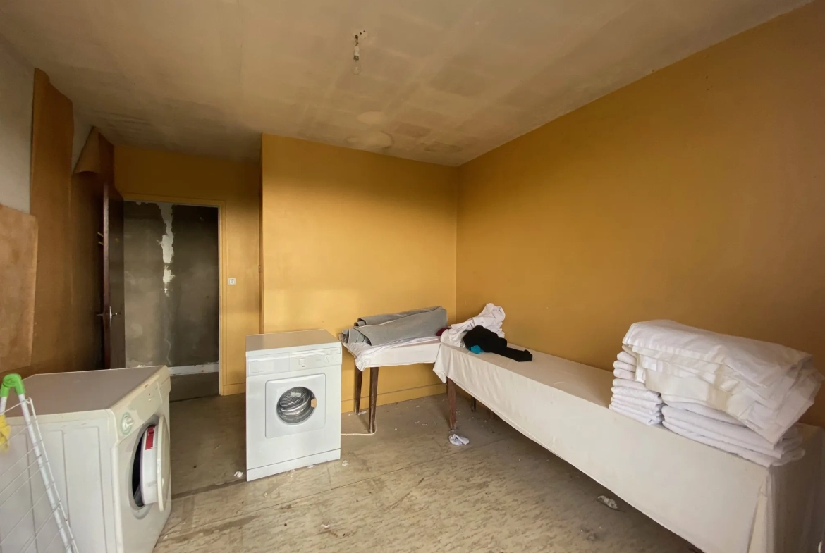 Appartement T3 à rénover avec jardin, chambres d'hôtes et vue vallée à Puy-l'Évêque 