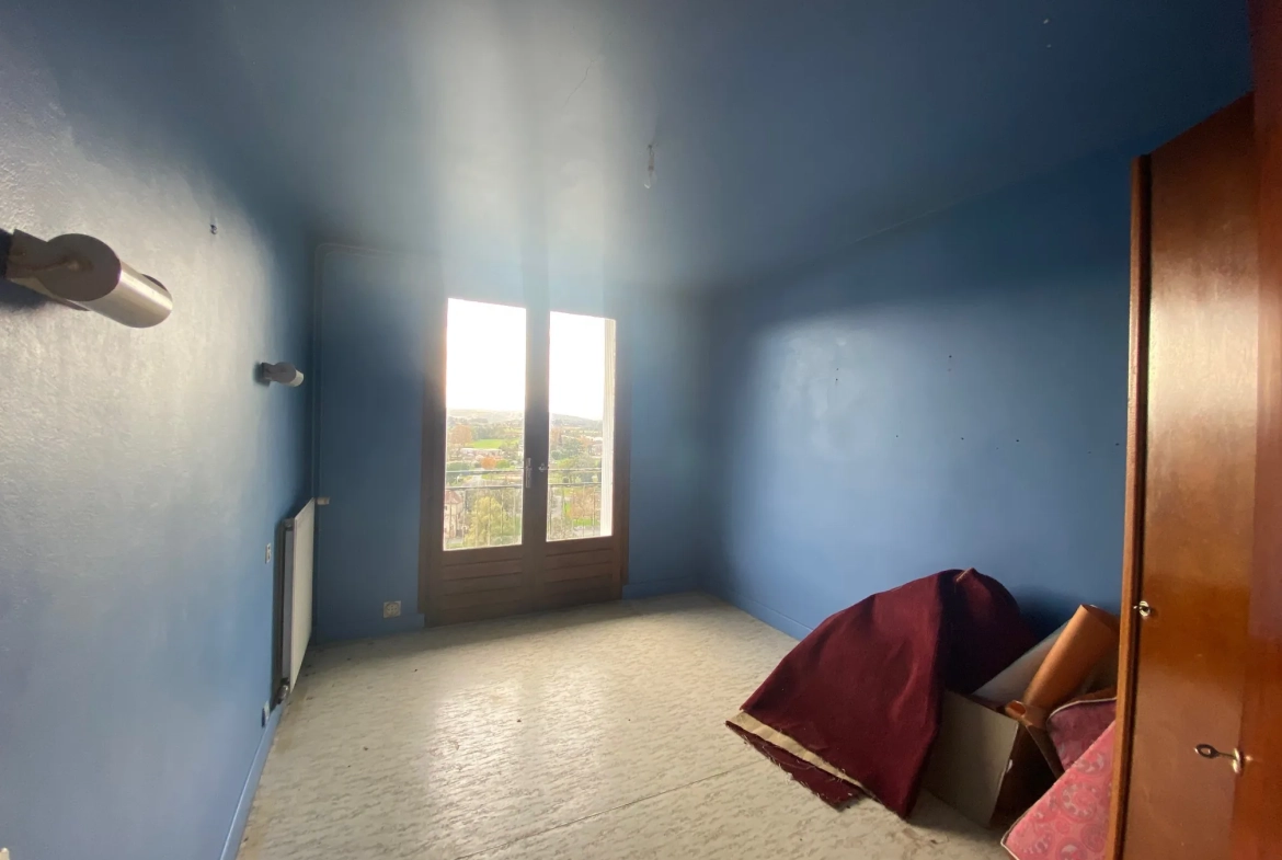 Appartement T3 à rénover avec jardin, chambres d'hôtes et vue vallée à Puy-l'Évêque 