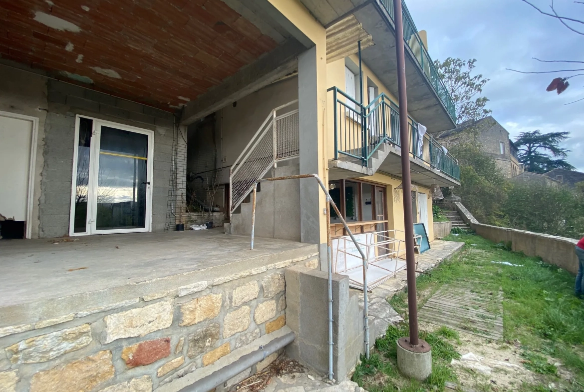 Appartement T3 à rénover avec jardin, chambres d'hôtes et vue vallée à Puy-l'Évêque 