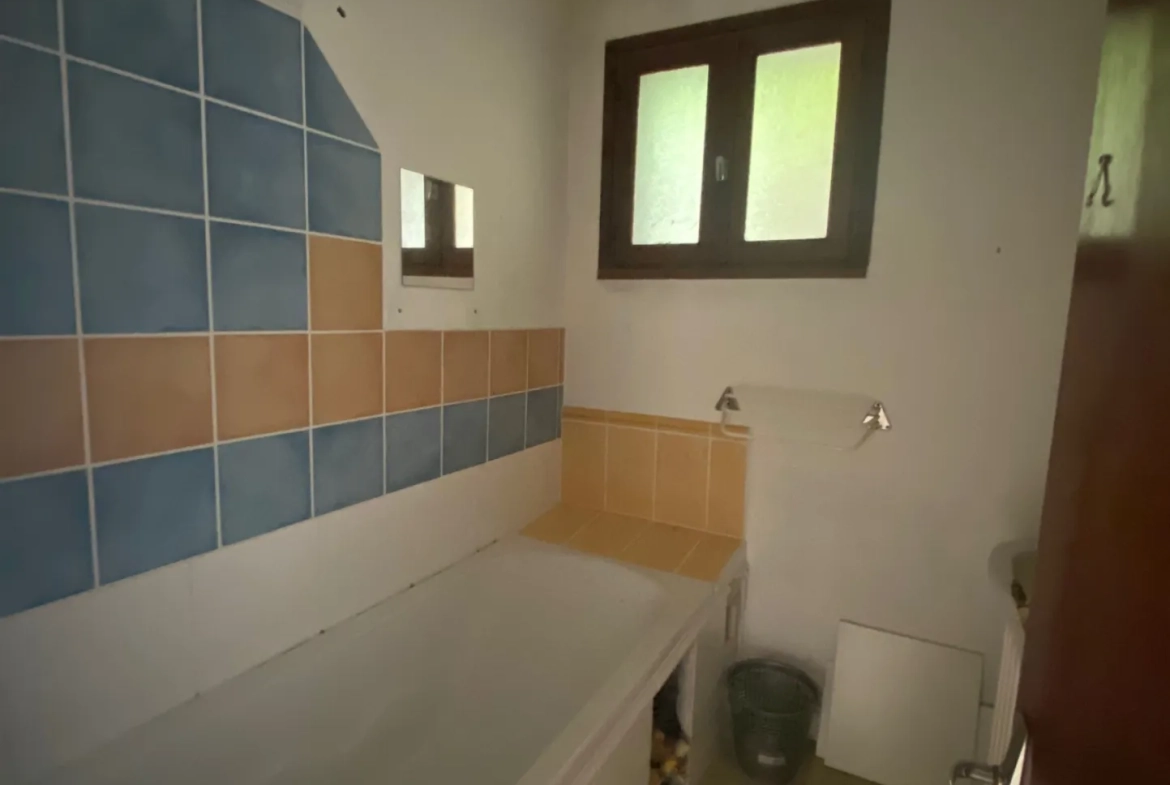 Appartement T3 à rénover avec jardin, chambres d'hôtes et vue vallée à Puy-l'Évêque 