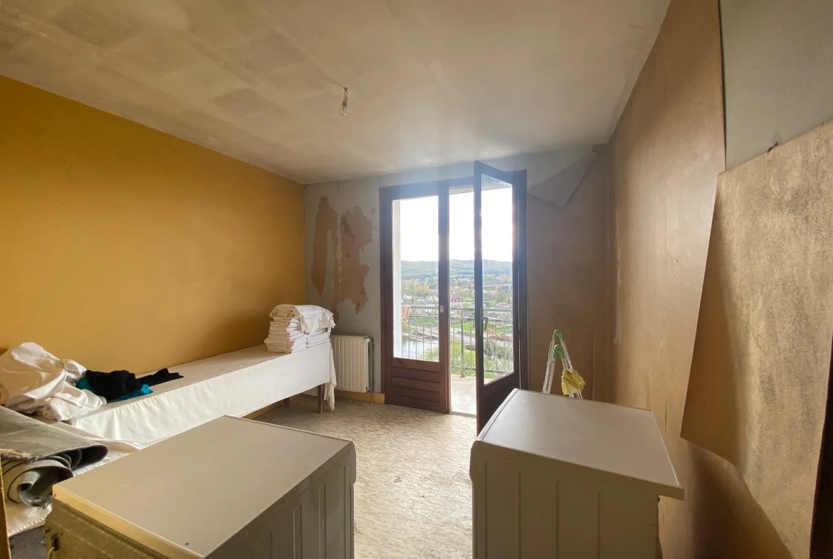 Appartement T3 à rénover avec jardin, chambres d'hôtes et vue vallée à Puy-l'Évêque 