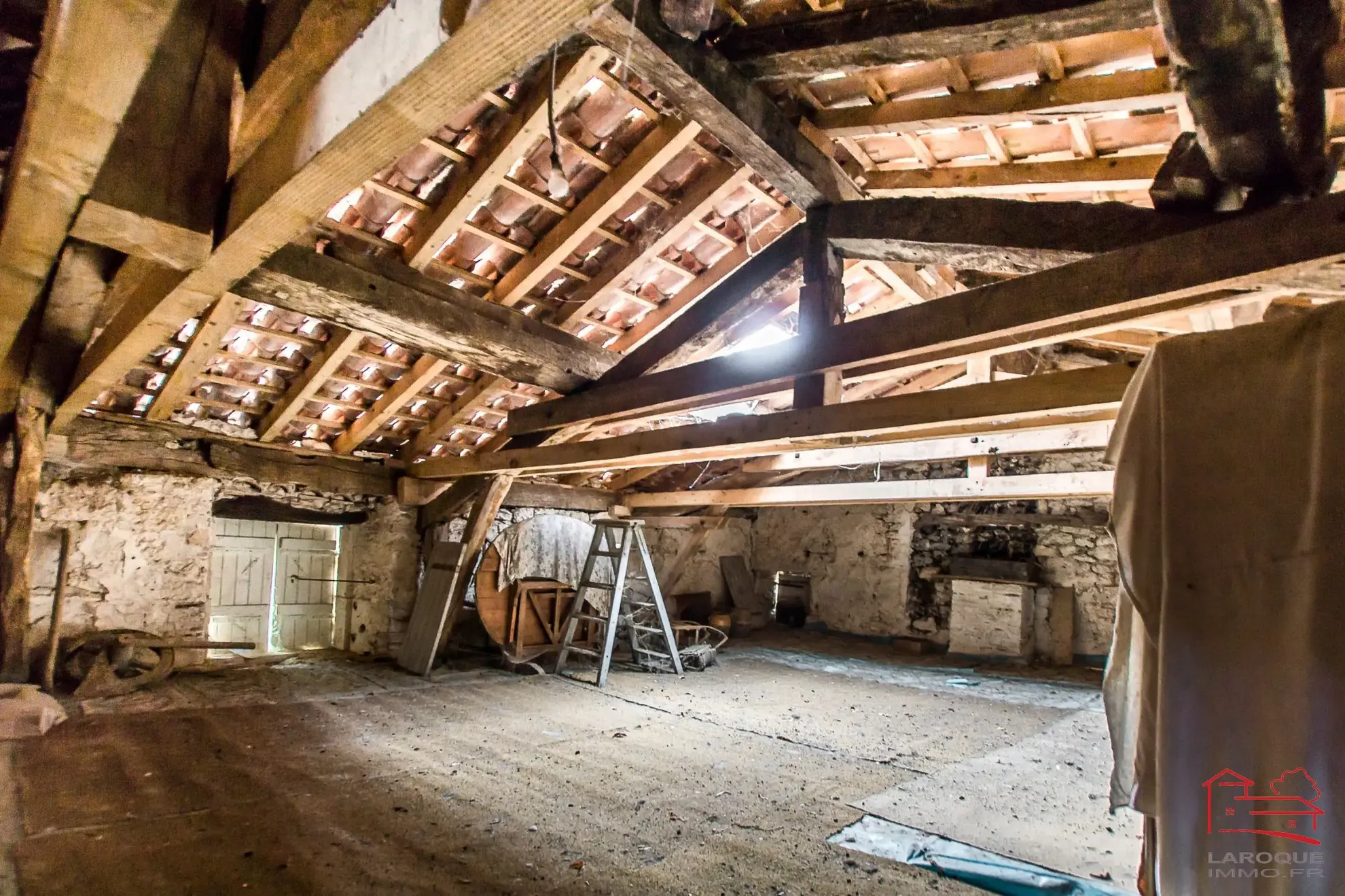 Maison ancienne à rénover avec grand terrain à vendre à Laroque-Timbaut 