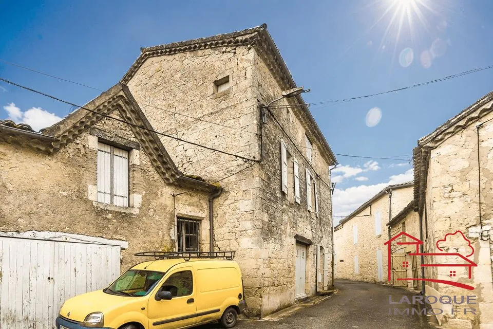 Maison ancienne à rénover avec grand terrain à vendre à Laroque-Timbaut 