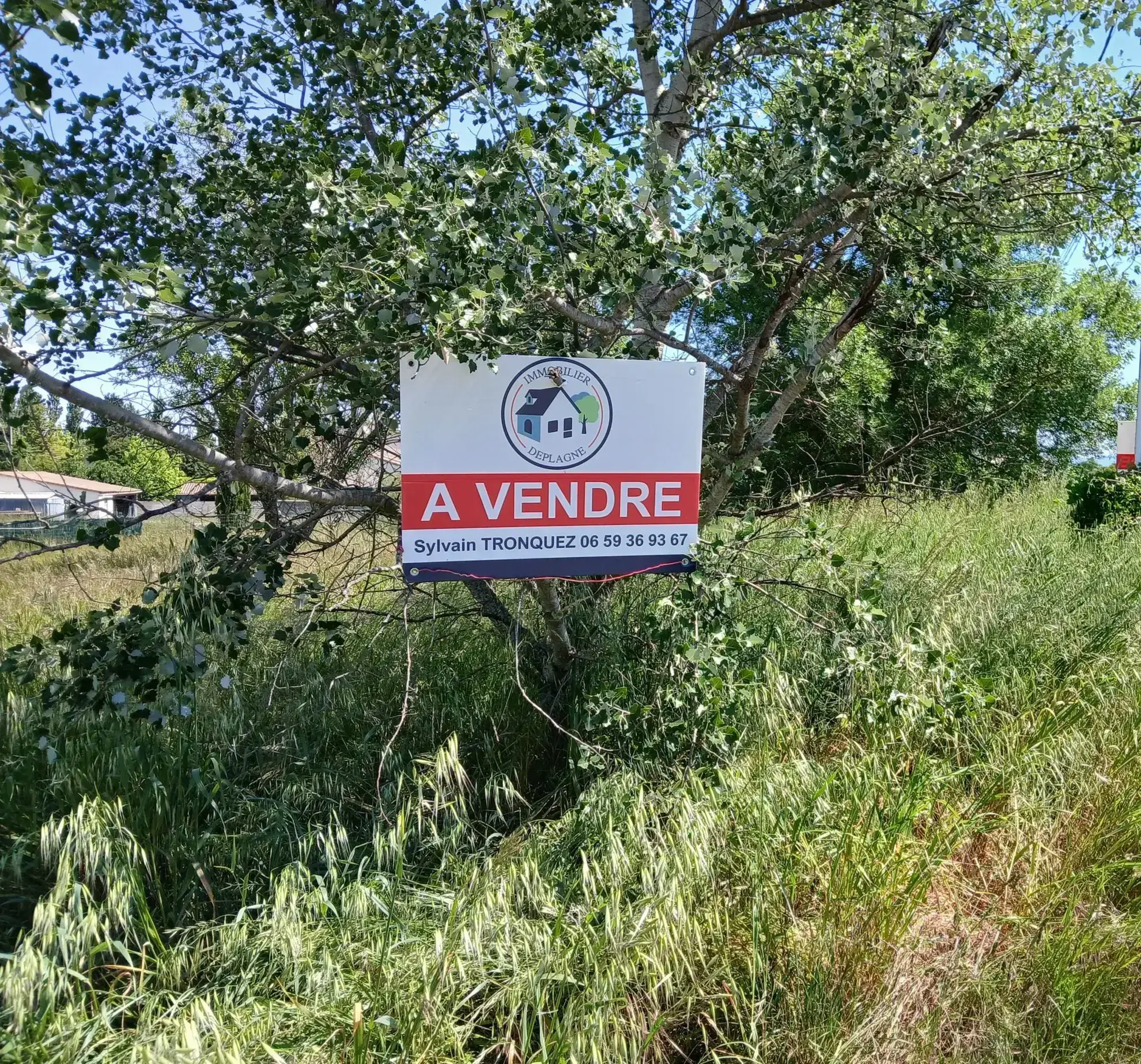 Terrain constructible de 860 m² à Bagard, secteur calme et proche commodités 