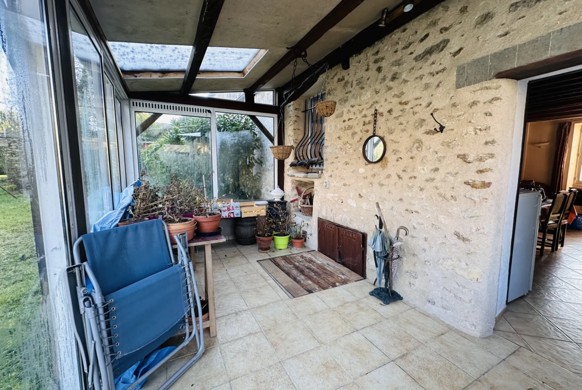 Maison ancienne avec grand terrain, garage et atelier à Auneau - Opportunité immobilière 