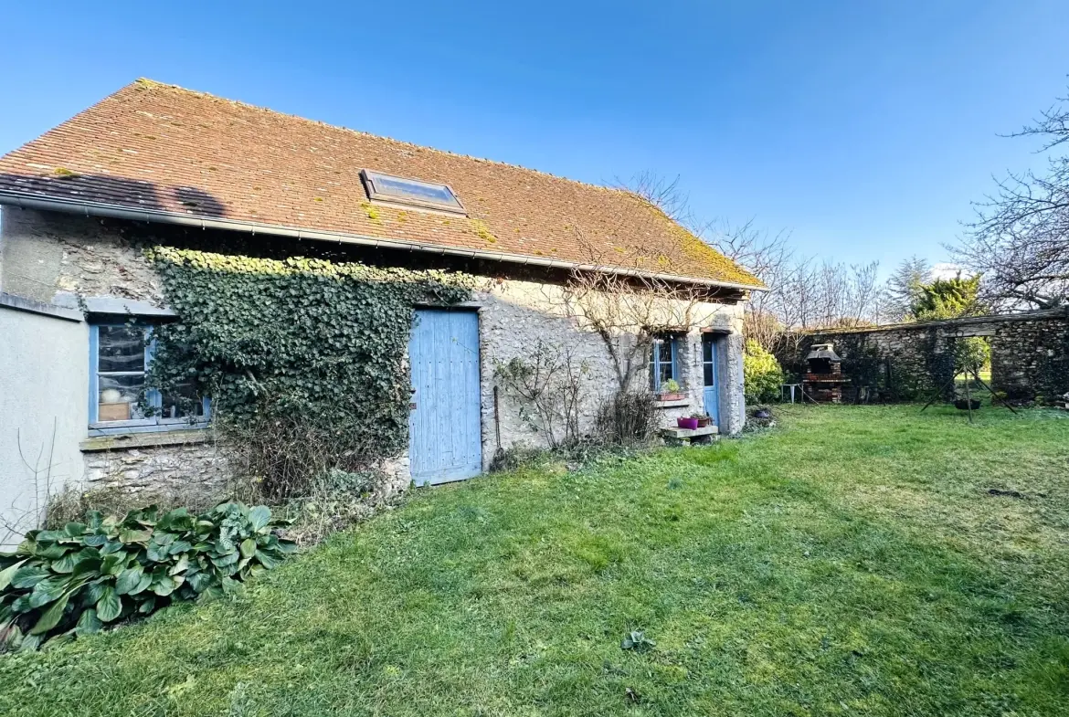 Maison ancienne avec grand terrain, garage et atelier à Auneau - Opportunité immobilière 