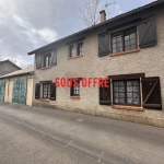 Ensemble immobilier à Massiac avec fort potentiel locatif et terrain arboré