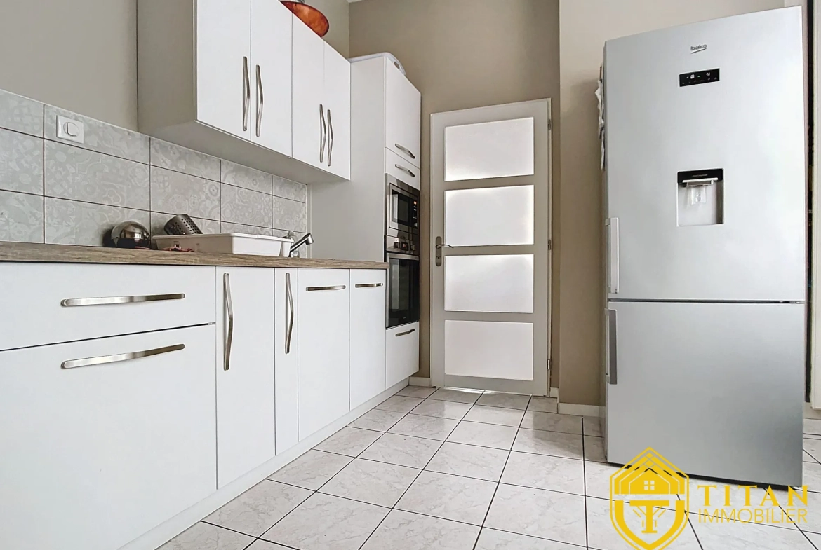 EXCLUSIVITÉ : Maison 2 chambres, 2 bureaux avec grenier aménageable à Saint-Pol-Sur-Mer - TITAN IMMOBILIER Maison à vendre à Saint-Pol-sur-Mer avec 2 chambres, bureaux et grenier aménageable 