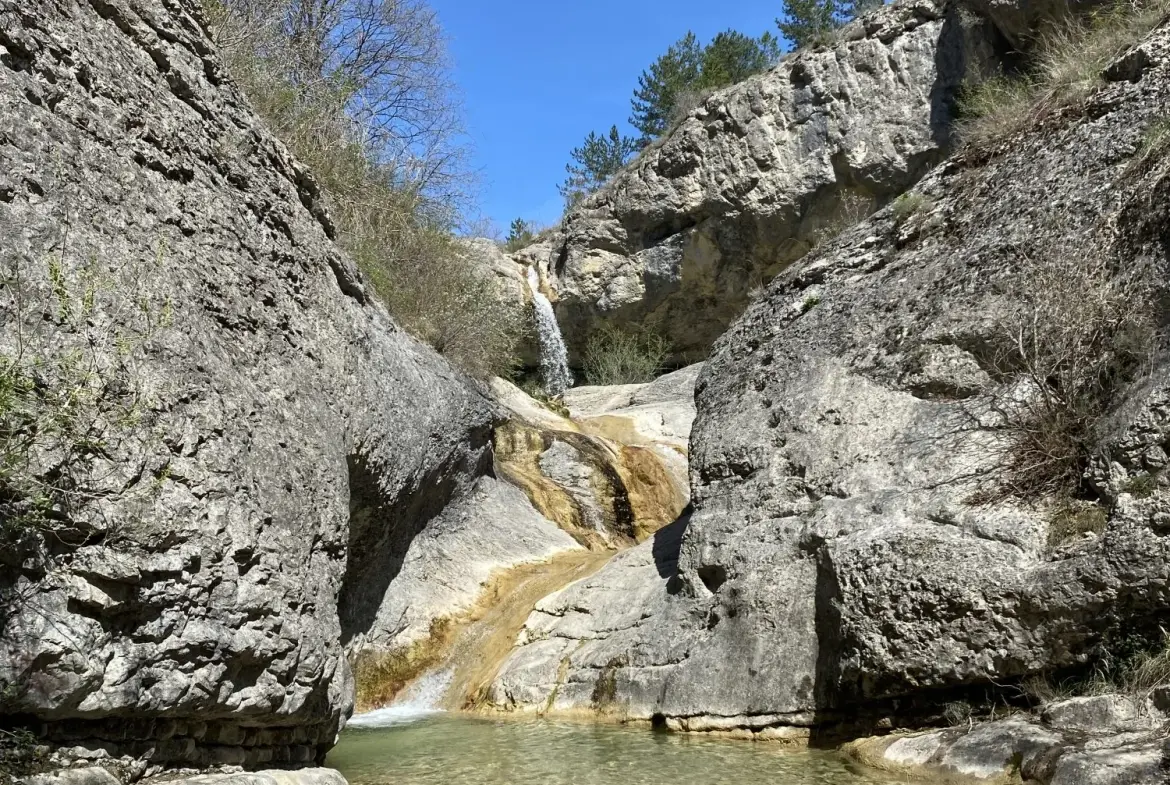Maison à rénover à PONTAIX en bord de rivière avec potentiel d'agrandissement 