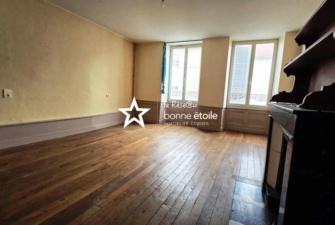 Maison de ville à vendre à Nogent, 4 chambres, terrasse, cave, terrain clos 
