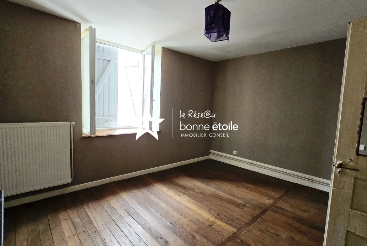 Maison de ville à vendre à Nogent, 4 chambres, terrasse, cave, terrain clos 
