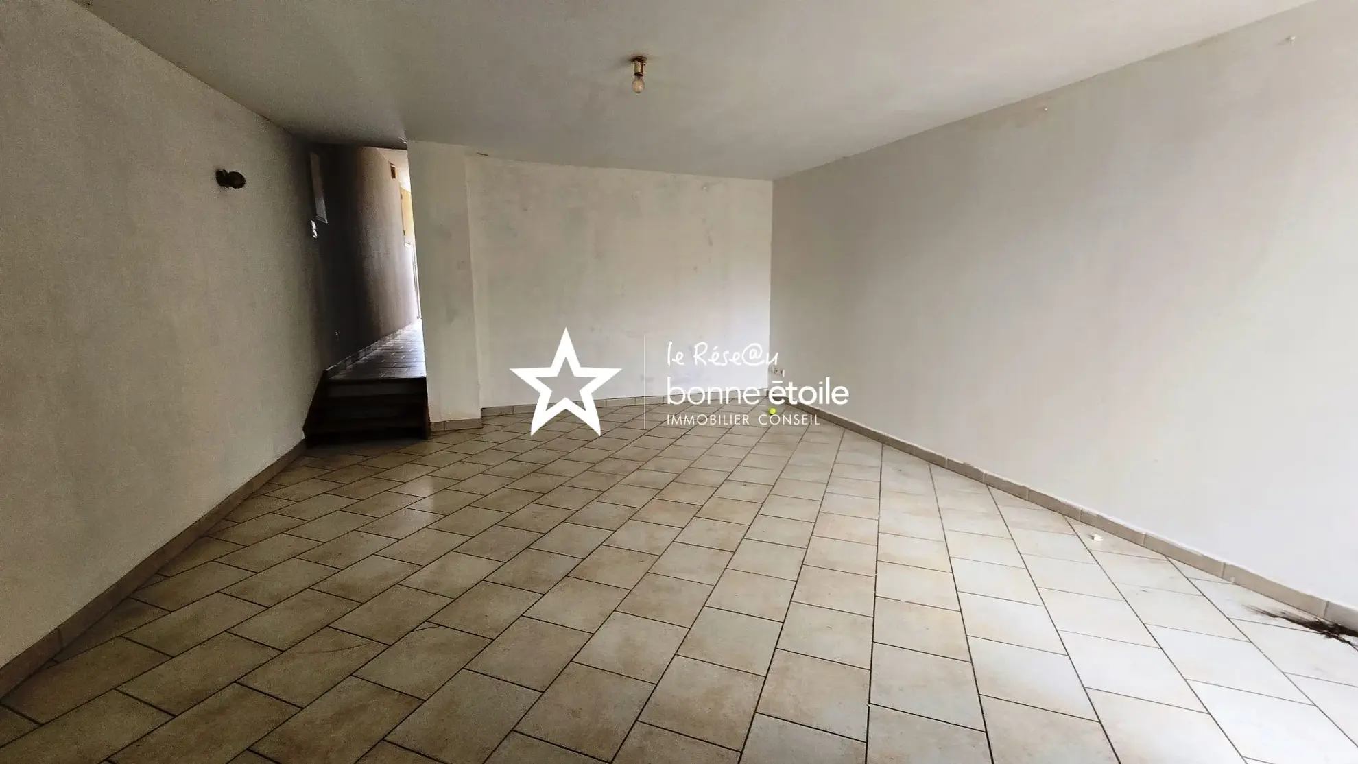 Maison de ville à vendre à Nogent, 4 chambres, terrasse, cave, terrain clos 