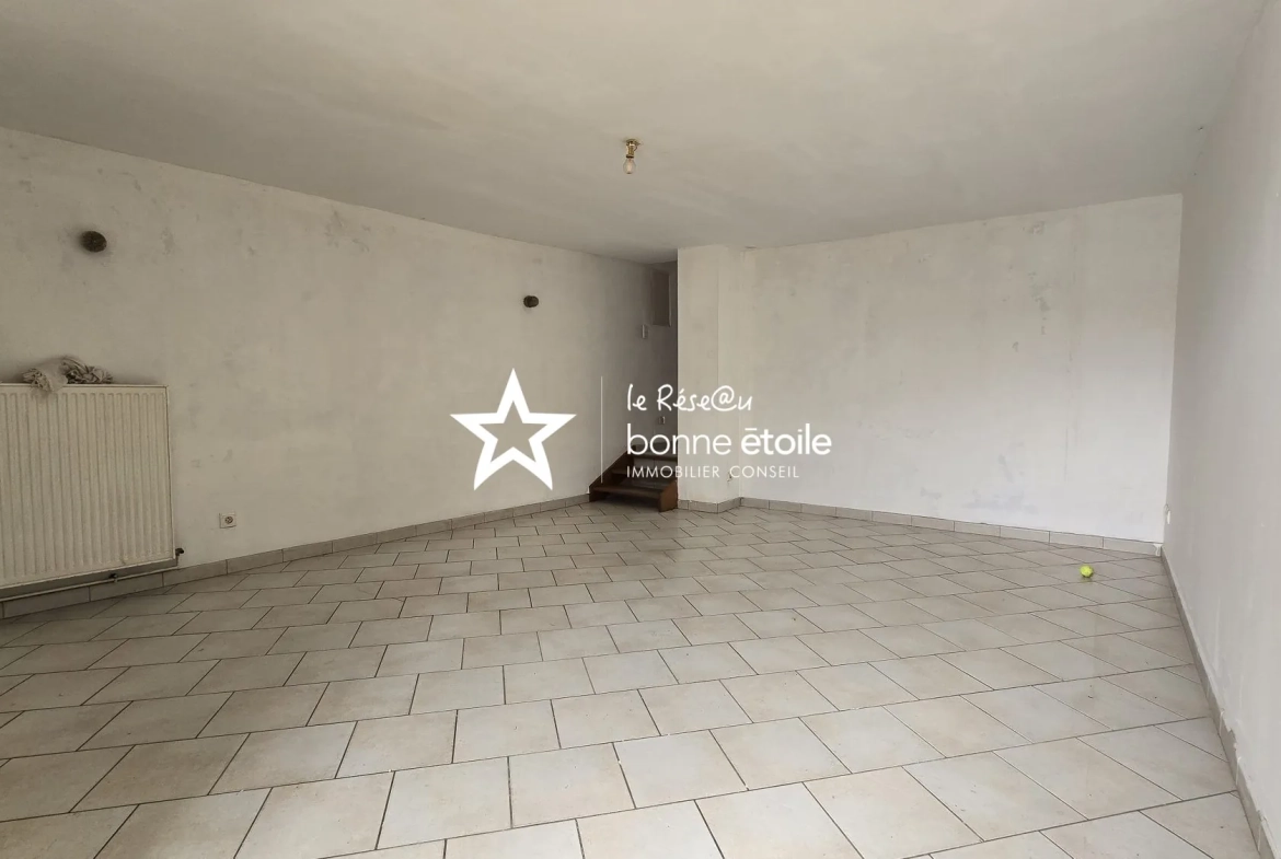 Maison de ville à vendre à Nogent, 4 chambres, terrasse, cave, terrain clos 