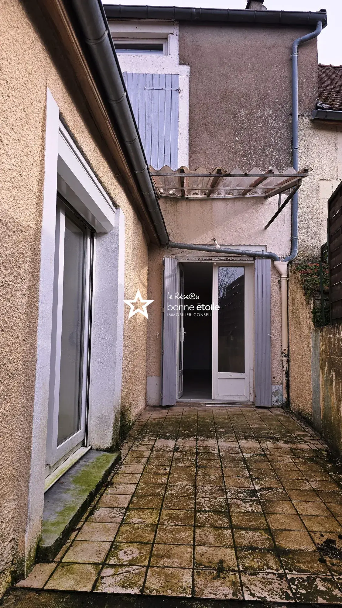 Maison de ville à vendre à Nogent, 4 chambres, terrasse, cave, terrain clos 