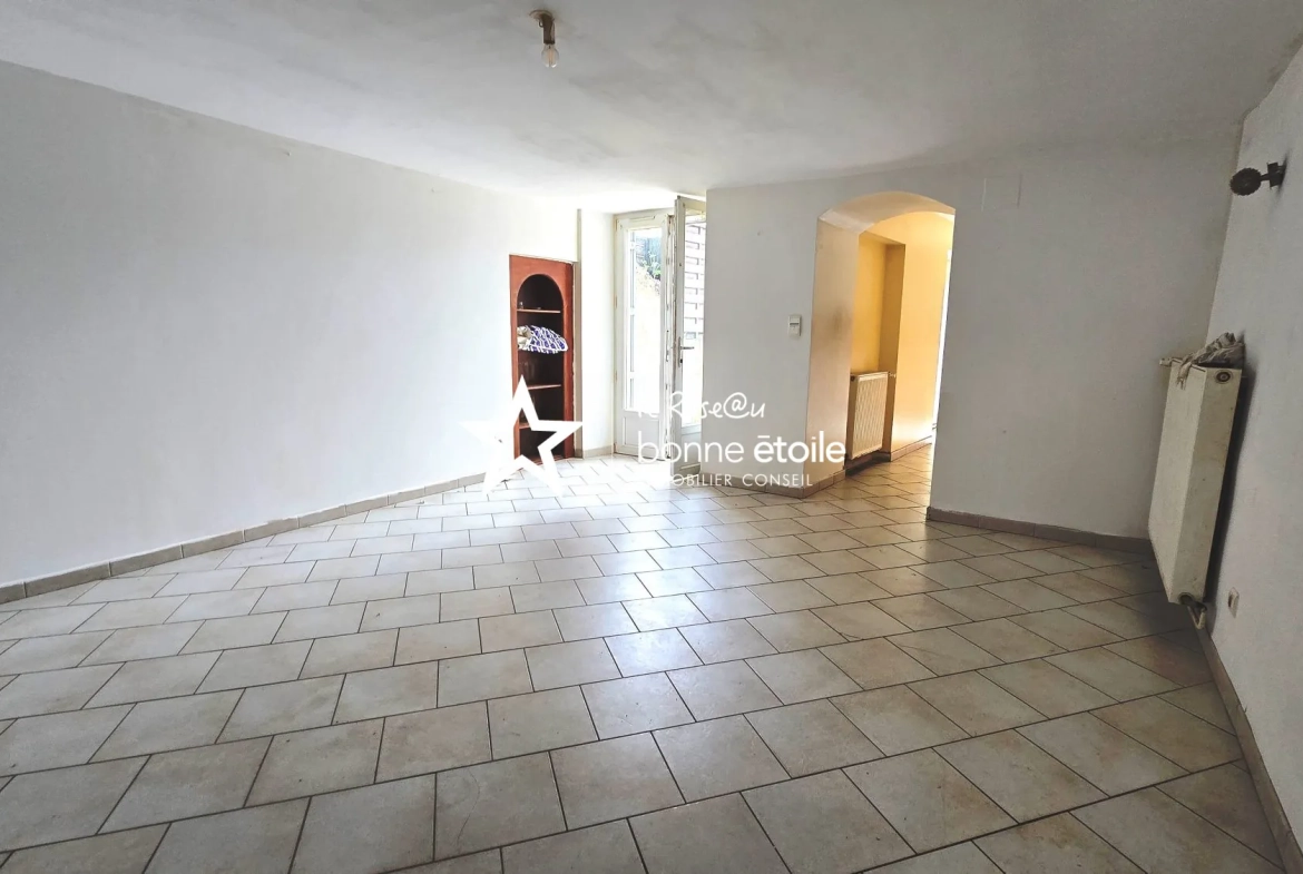 Maison de ville à vendre à Nogent, 4 chambres, terrasse, cave, terrain clos 
