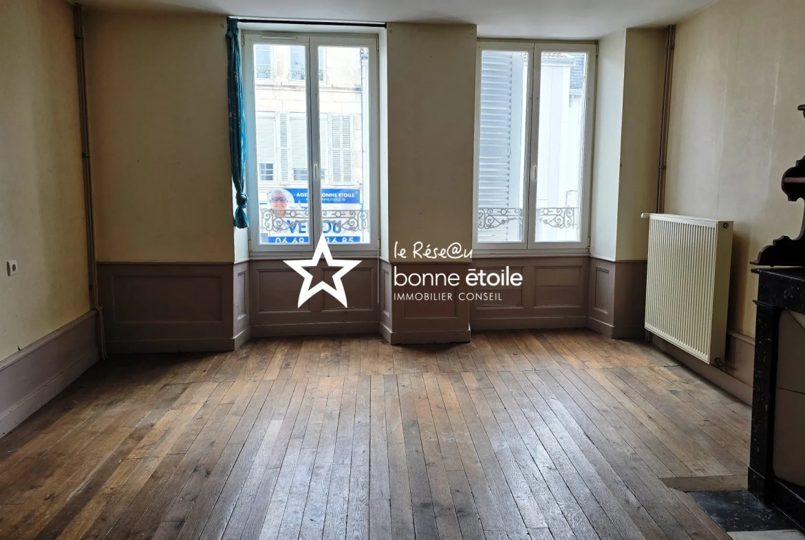 Maison de ville à vendre à Nogent, 4 chambres, terrasse, cave, terrain clos 