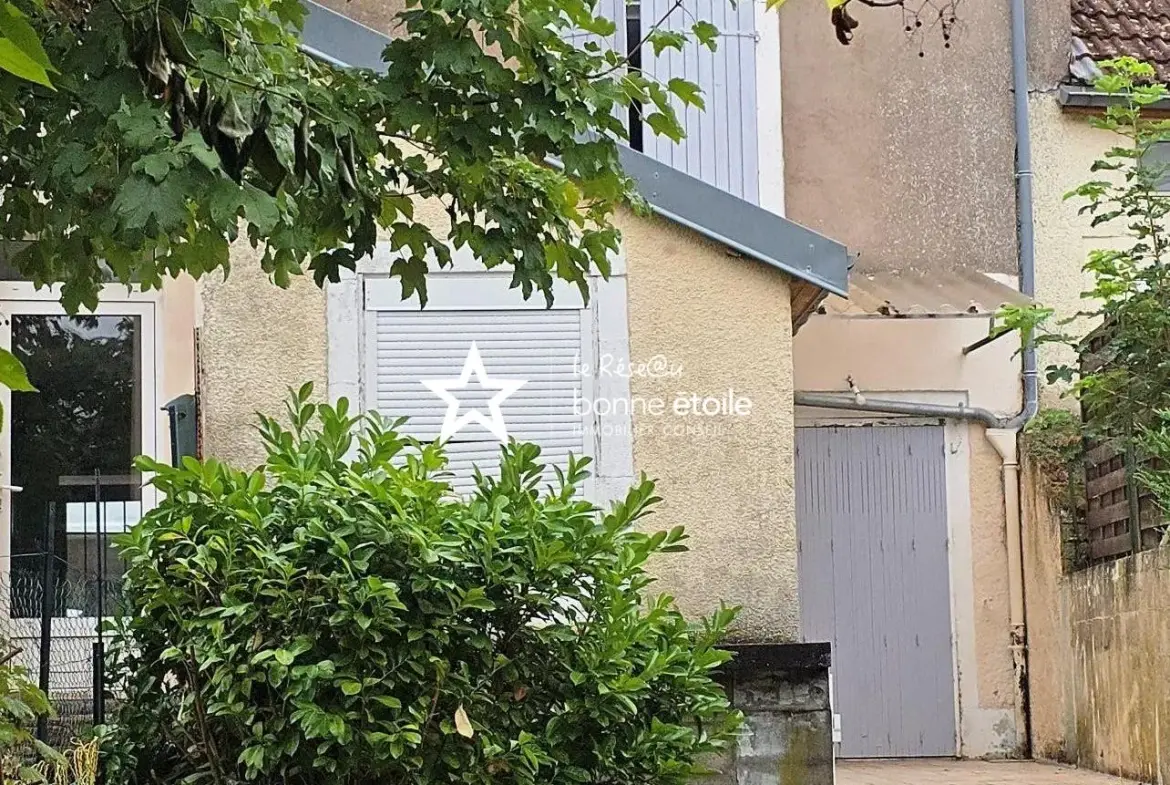 Maison de ville à vendre à Nogent, 4 chambres, terrasse, cave, terrain clos 