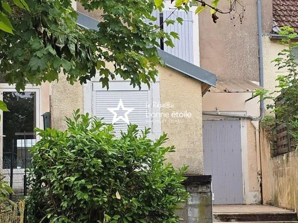 Maison de ville à vendre à Nogent, 4 chambres, terrasse, cave, terrain clos