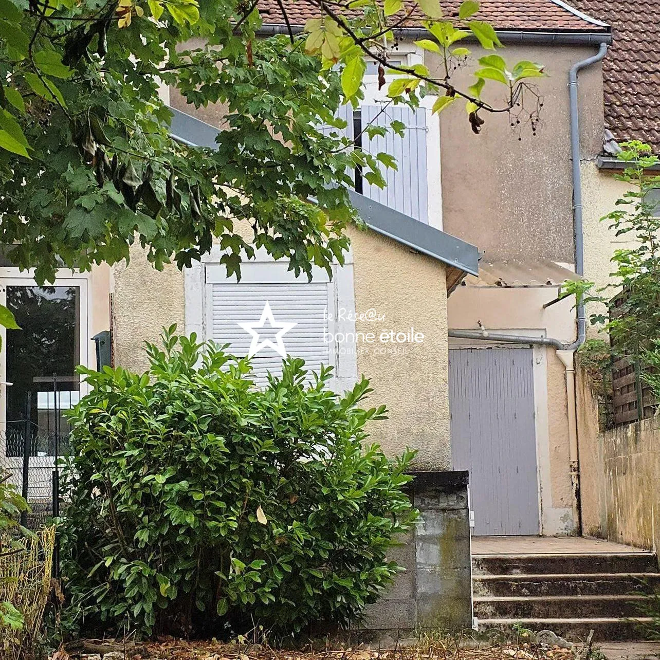Maison de ville à vendre à Nogent, 4 chambres, terrasse, cave, terrain clos 