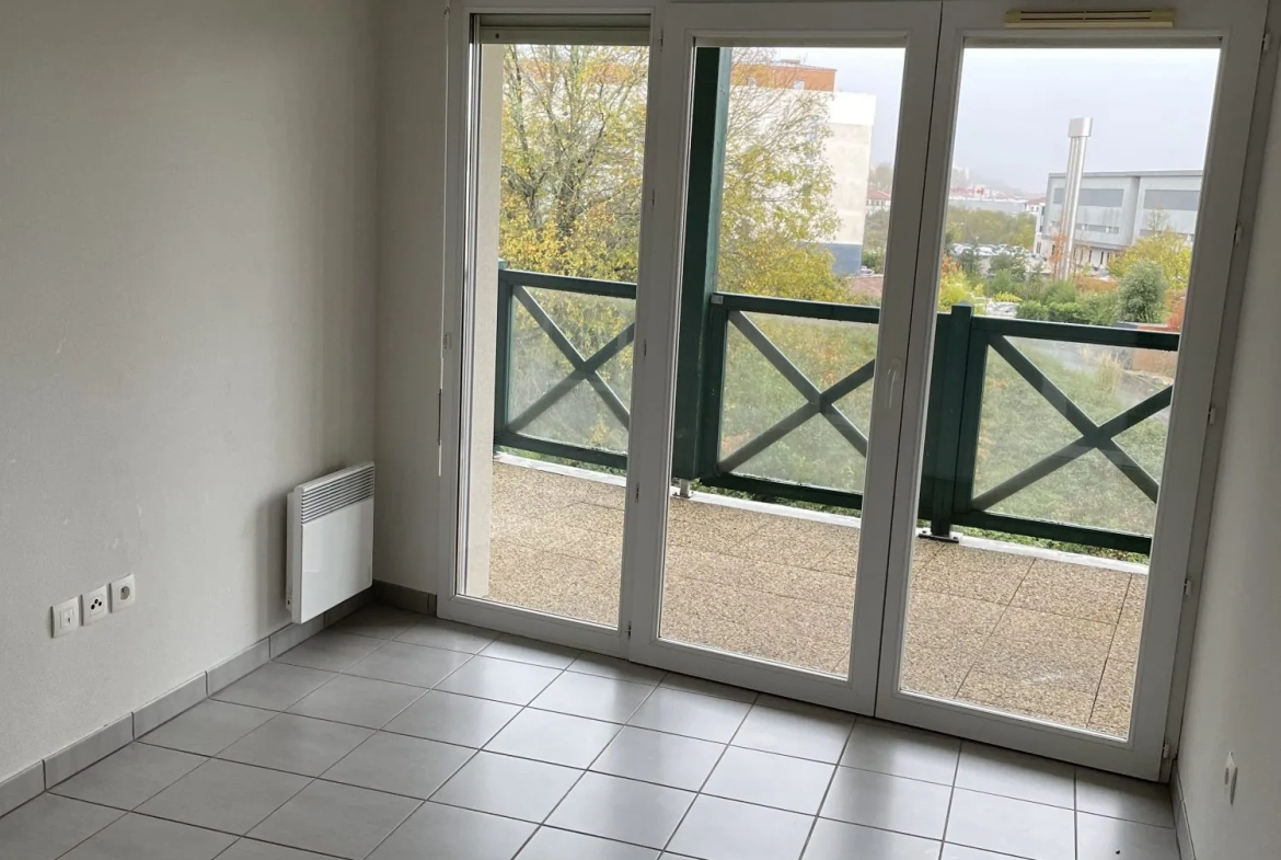 Appartement T2 à vendre à Bayonne – Exposition ouest, parking privé, calme et proche commodités 
