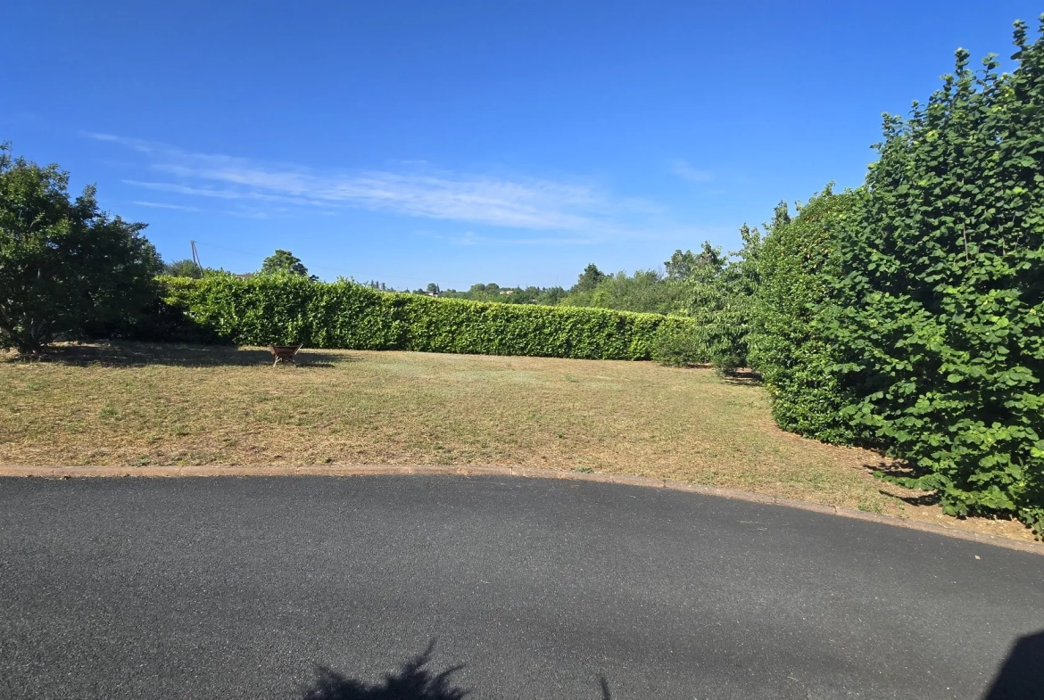 Terrain constructible à Lachassagne avec vue sur les Monts du Lyonnais 